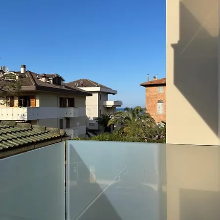 Modern Design Garage And Terrace With Sea View דירה