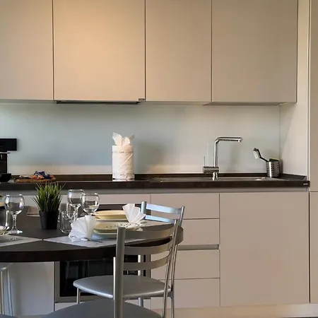 Modern Design Garage And Terrace With Sea View דירה *