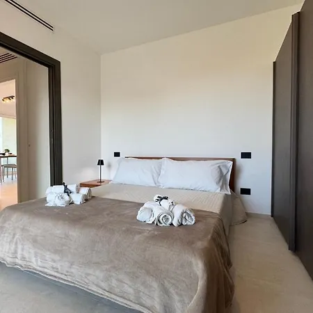 דירה Modern Design Garage And Terrace With Sea View