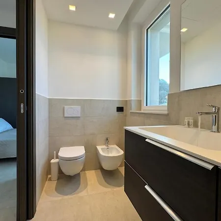 Modern Design Garage And Terrace With Sea View דירה *