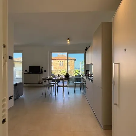 Modern Design Garage And Terrace With Sea View דירה