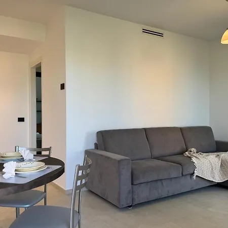 דירה Modern Design Garage And Terrace With Sea View