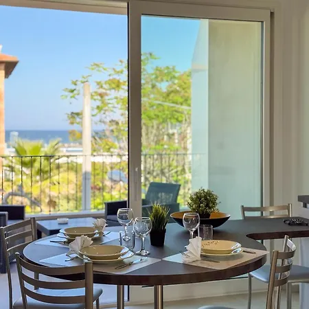 公寓 Modern Design Garage And Terrace With Sea View