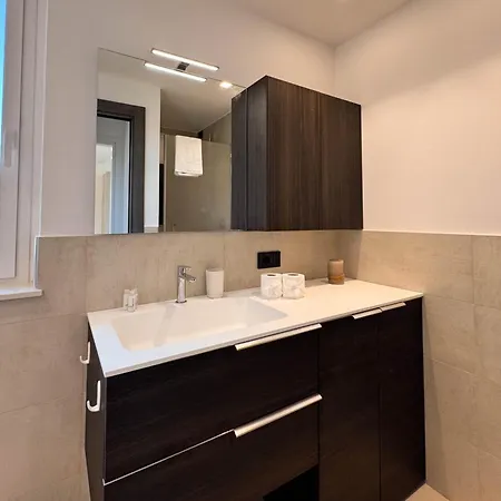 דירה Modern Design Garage And Terrace With Sea View *