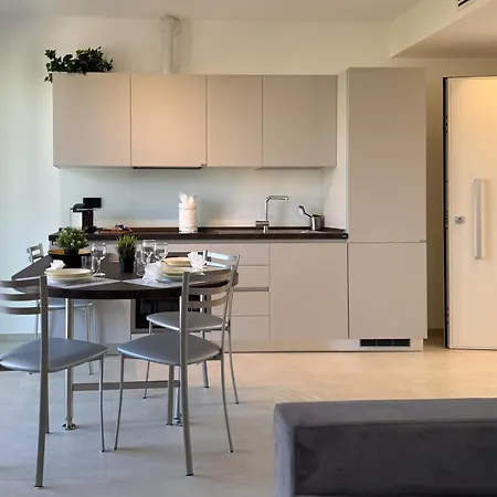 דירה Modern Design Garage And Terrace With Sea View