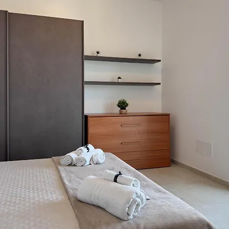 Modern Design Garage And Terrace With Sea View דירה