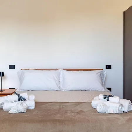 דירה Modern Design Garage And Terrace With Sea View