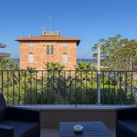 Modern Design Garage And Terrace With Sea View דירה *